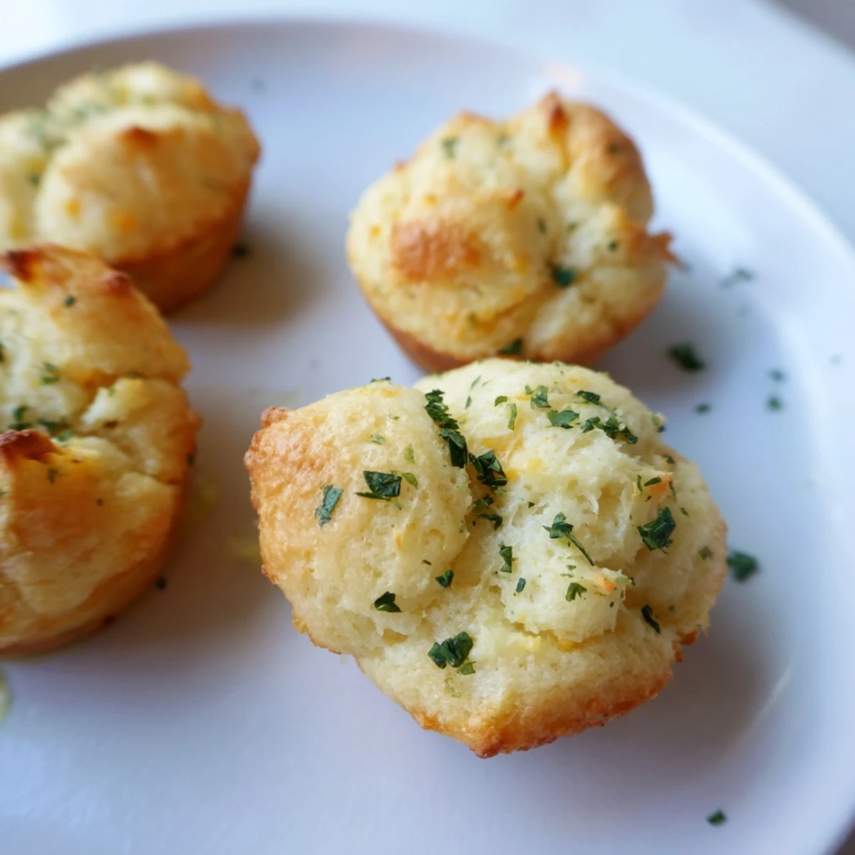 Warm, aromatic Mini Cheddar Bay Biscuit pull-aparts feature a flaky, golden-brown exterior.