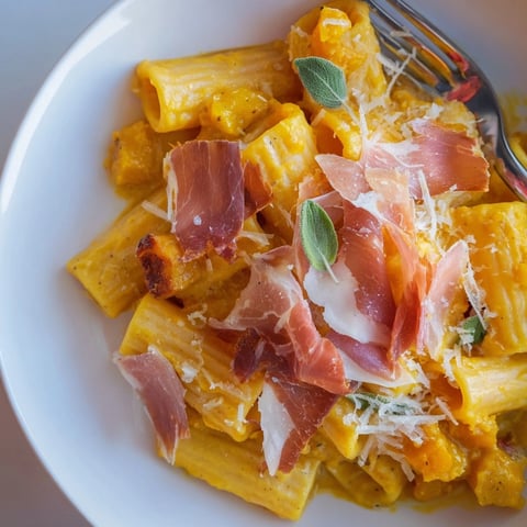 Golden Roasted Pumpkin Pasta with Crispy Prosciutto: creamy, savory and ready to serve warm.