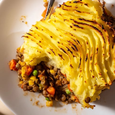 Hearty Lentil & Veggie Shepherd's Pie with creamy mashed potatoes and colorful vegetables.