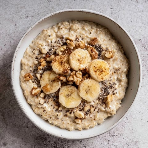 Steaming bowl of Microwave Banana Oats with sliced bananas, ready for a delicious breakfast.