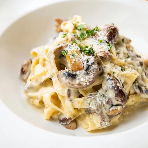 Creamy Mushroom Alfredo, a comforting pasta dish with rich, creamy sauce and tender mushrooms.